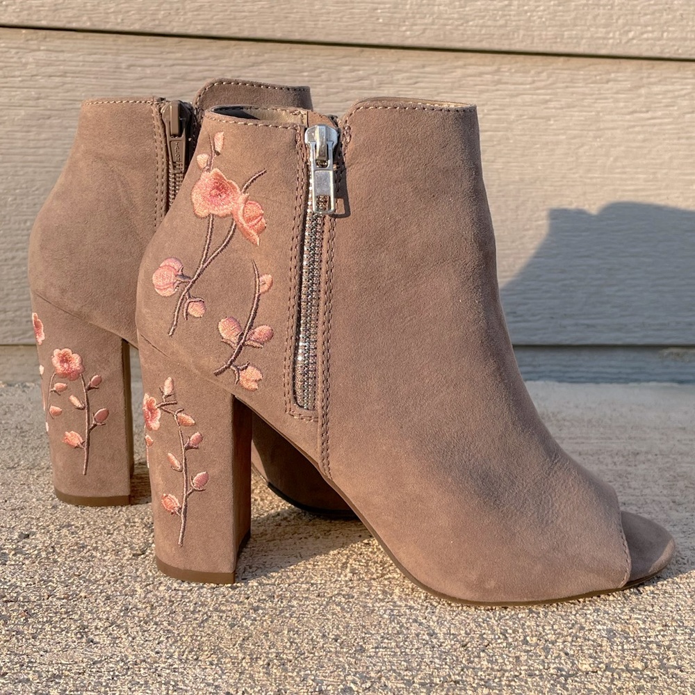 Candies Embroidered Taupe Booties size 6.5